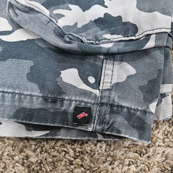 Men's Camo Cargo Utility Shorts - 34 waist - Picture 4 of 11